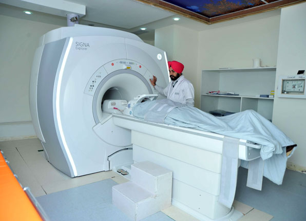 MRI assessment before partial knee replacement